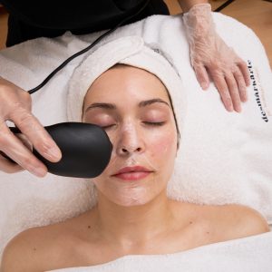 Tratamiento contra la flacidez facial.